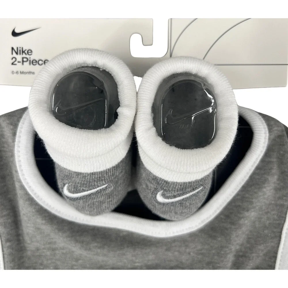 Nike Bib and‎ Booties 2-Piece Set Baby 0-6M Grey White Swoosh NEW
